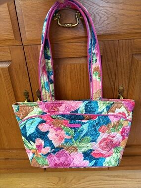 Vera Bradley Superbloom (Retired ‘18) Mandy Floral Quilted Tote.  Pink & Blues